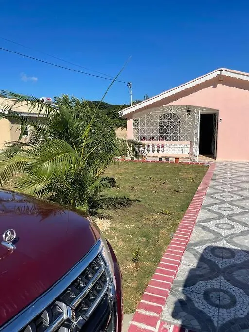 Cheerful Two-Bedroom 1Bath, Wifi, Air Conditioning. مونتيغو باي بيت للعطل